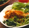 Frittiertes Hühner Fleisch in Salatblättern Apero